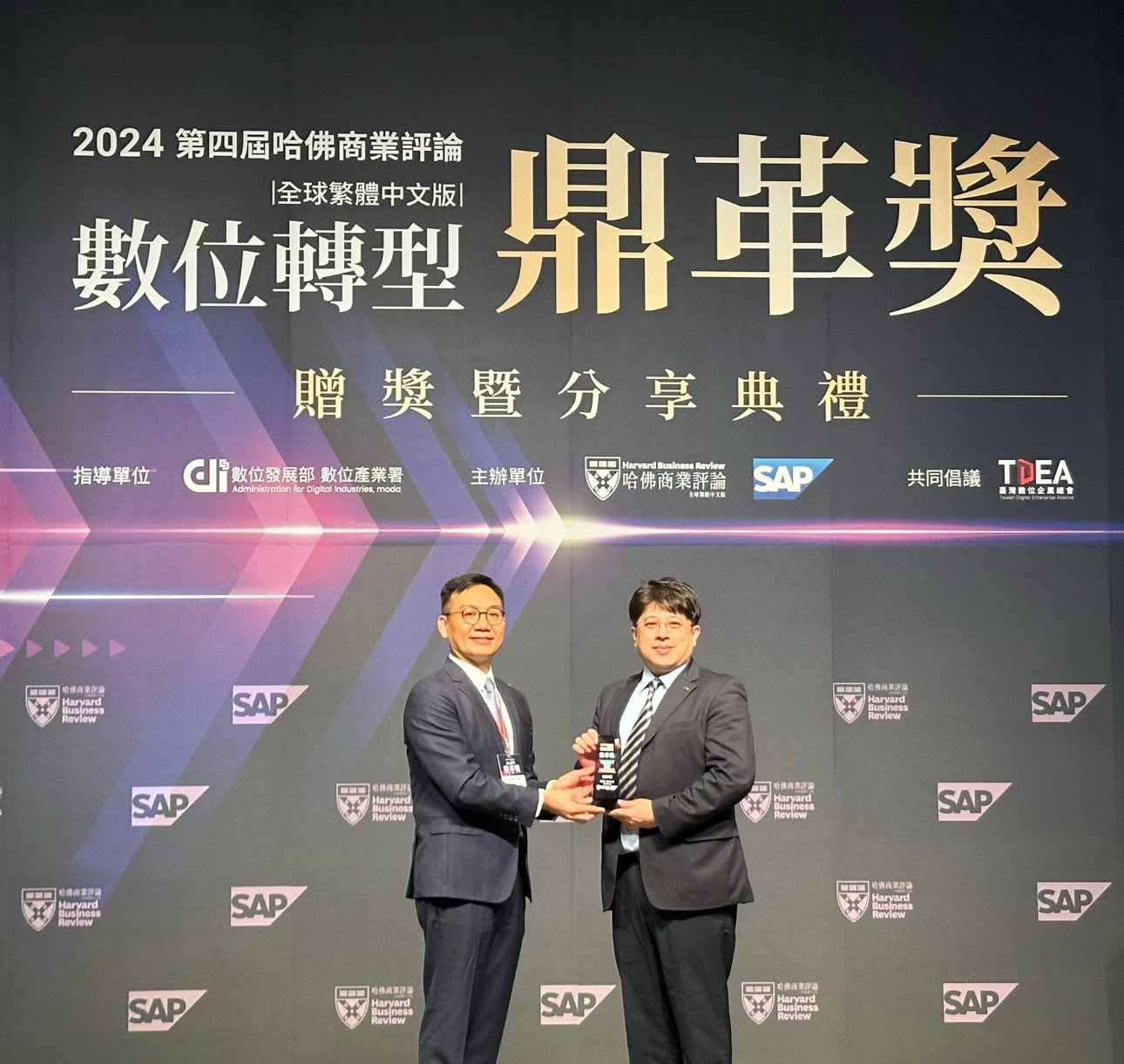 ���_�ƄӔ�λ�D���гɣ��s�@2024����λ�D�Ͷ��彩���C���ת���ͬ�r�����m�lչ������I���ģ�����ESG���Y��˼�S���@��ESG�؄e���p�ؘsҫ